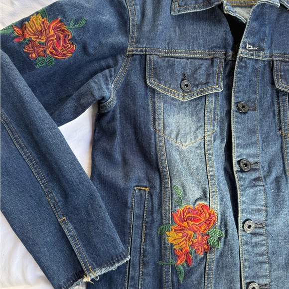 NWT jean JACKET denim -Colorful Floral Embroidery- fringe sleeve/hem S M - Picture 3 of 17